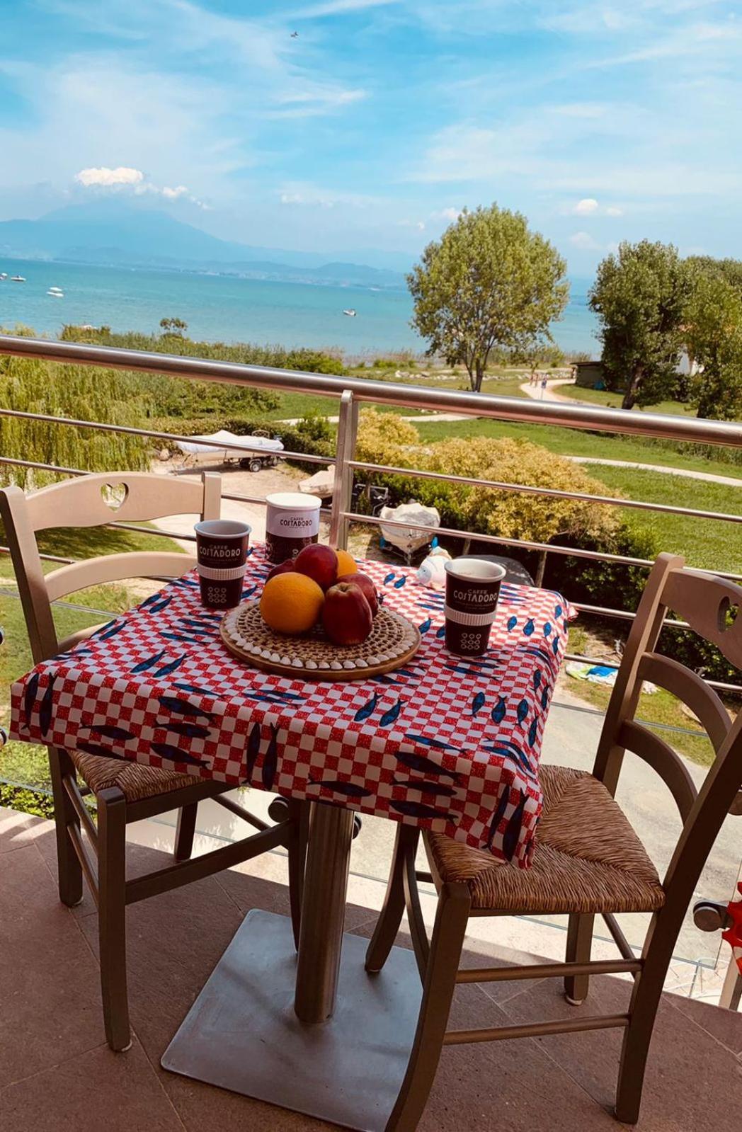 Seeblickwohnung Sirmione - Fronte Lago Mit Privatsteg 外观 照片
